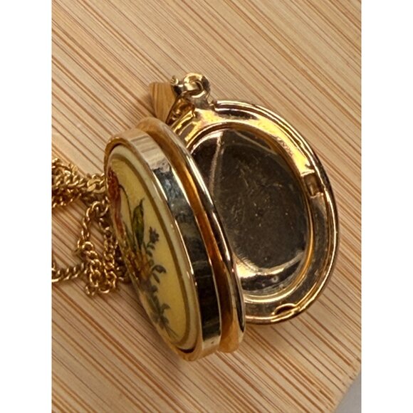 Vintage victorian style Gold-Tone Floral Oval Locket Necklace With Chain - Picture 2 of 12